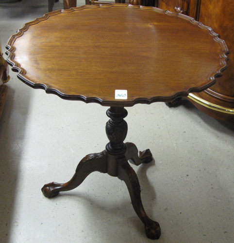 Appraisal: CHIPPENDALE STYLE MAHOGANY TILT-TOP LAMP TABLE American mid th century