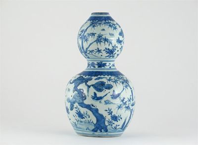 Appraisal: A Chinese blue and white double gourd vase painted with