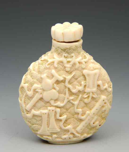 Appraisal: A CHINESE CARVED IVORY SCENT BOTTLE and stopper decorated with