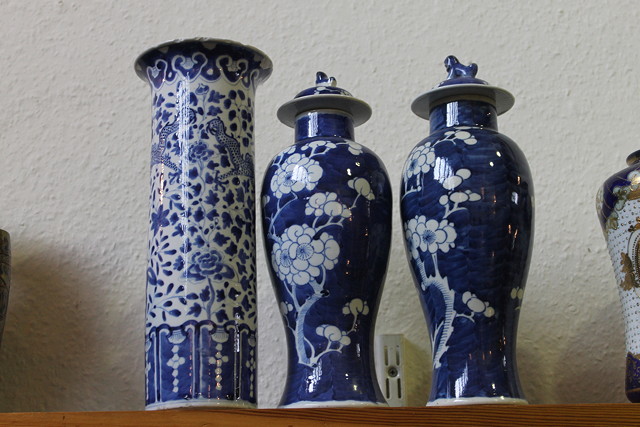 Appraisal: A PAIR OF CHINESE BLUE AND WHITE PRUNUS DECORATED VASES