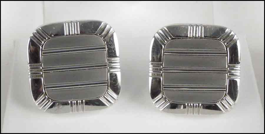 Appraisal: PAIR OF KARAT WHITE GOLD CUFFLINKS grams Condition No Specific