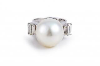 Appraisal: High Dome Pearl Diamond RIng K white gold large South