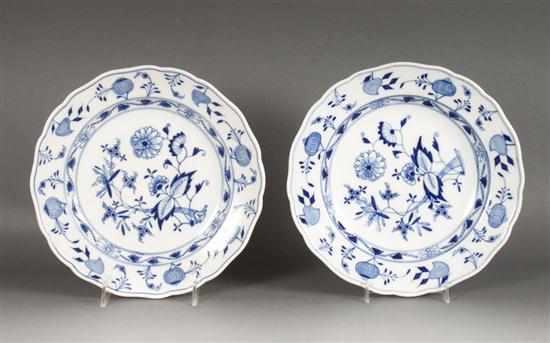 Appraisal: Set of nine Meissen porcelain plates in the ''Blue Onion''