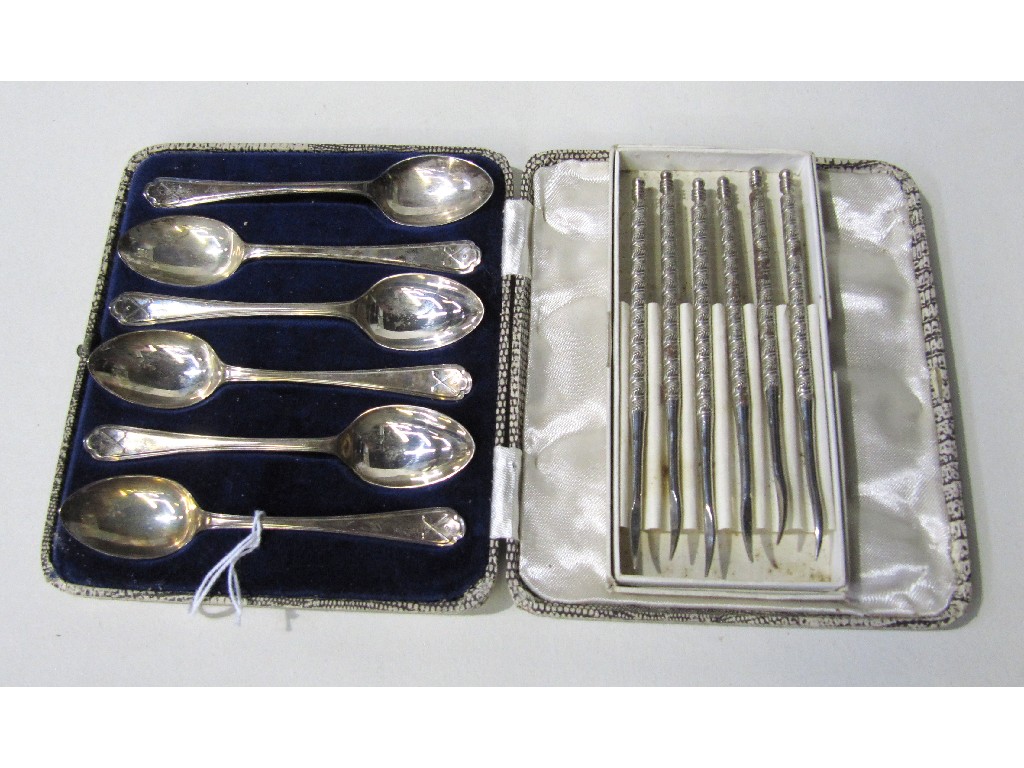 Appraisal: Lot comprising silver bowl Sheffield silver cigarette case and a