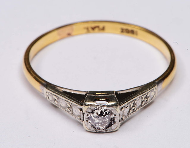 Appraisal: ct gold and platinum ringwith solitaire diamond setting and stylised