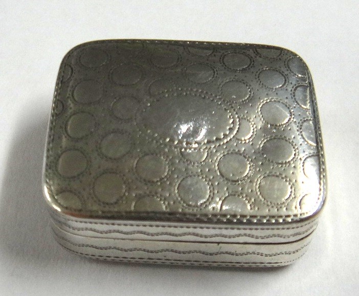 Appraisal: A silver rectangular vinaigrette decorated with wriggle work circular motifs