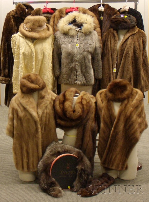 Appraisal: Group of Vintage Fur Items s- s including four lady's