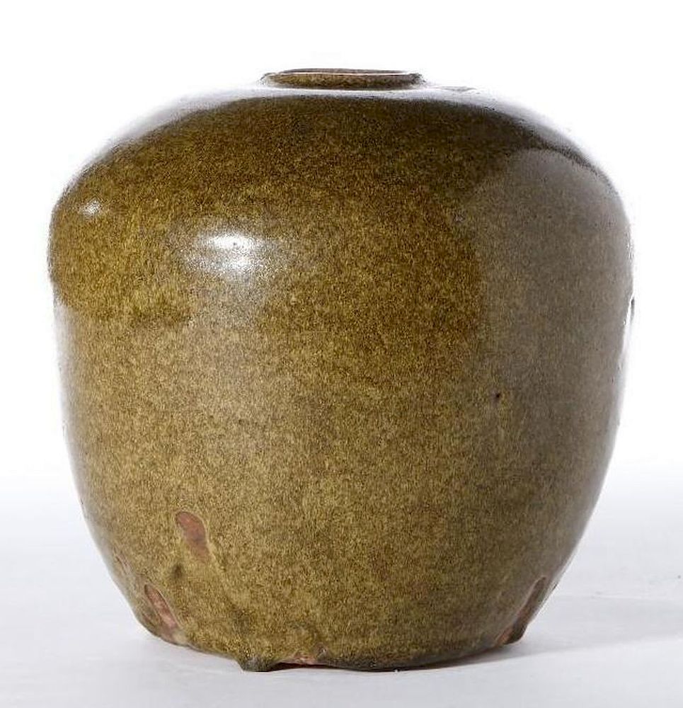 Appraisal: A th century Chinese Ming period tea-dust glazed jar A