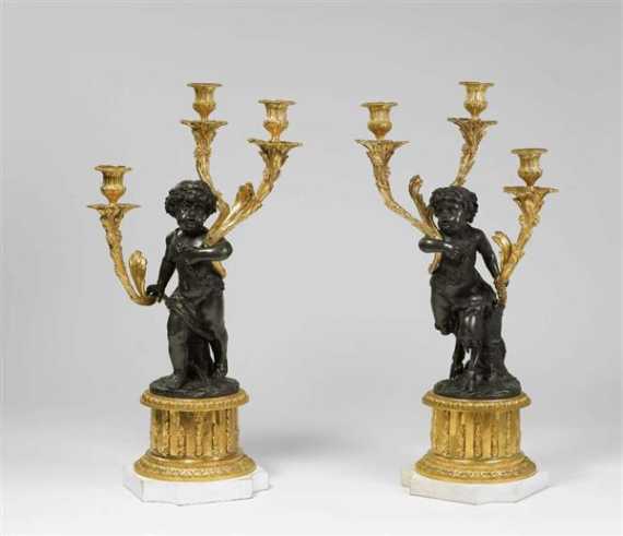 Appraisal: PAAR KERZENST CKE MIT PUTTI Louis XVI-Stil modern Bronze und