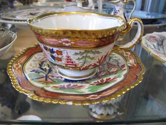 Appraisal: TH CENTURY FLIGHT BARR BARR GILDED CHINOISERIE PATTERN CUP AND