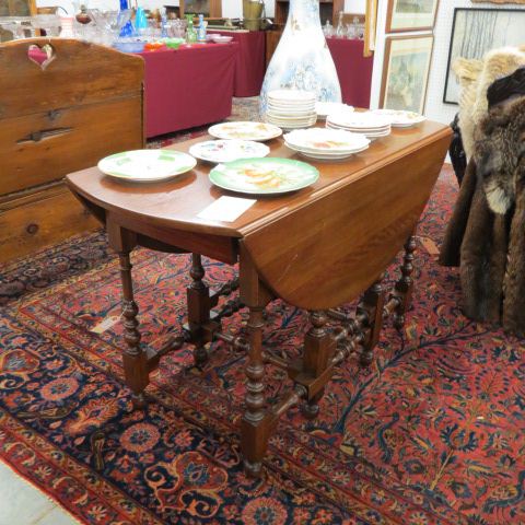 Appraisal: Mahogany Gateleg Table rounded sides spindle decor