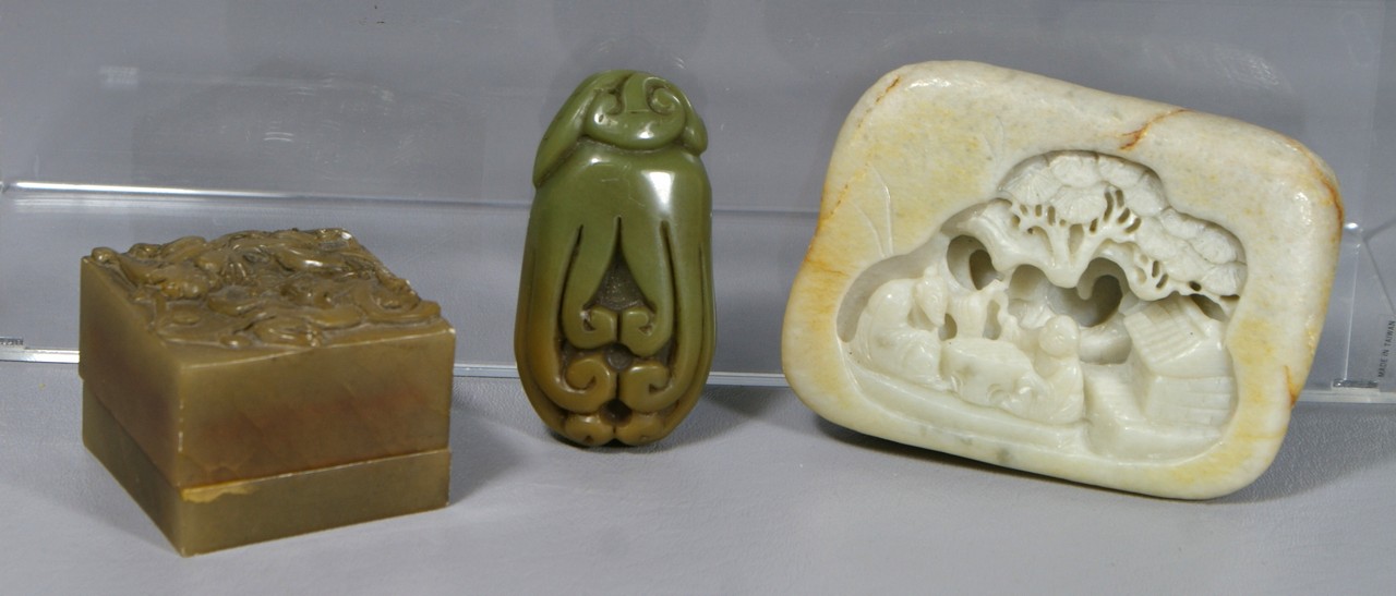 Appraisal: carved jade objects Buddha fruit covered box with creatures on