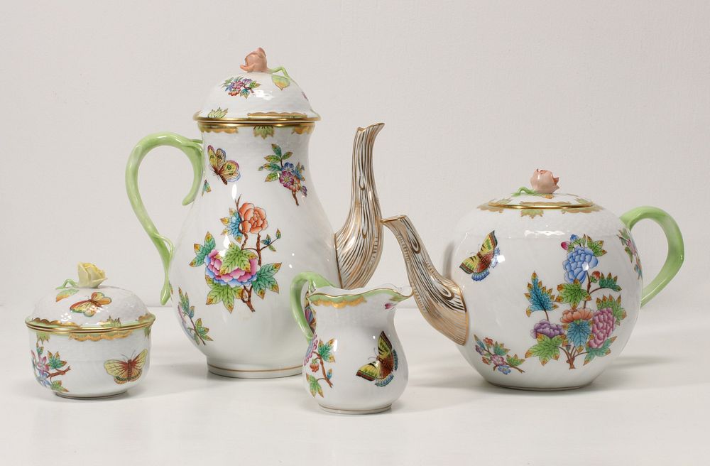 Appraisal: A -PIECE SET OF HEREND 'QUEEN VICTORIA' CHINA Herend Queen