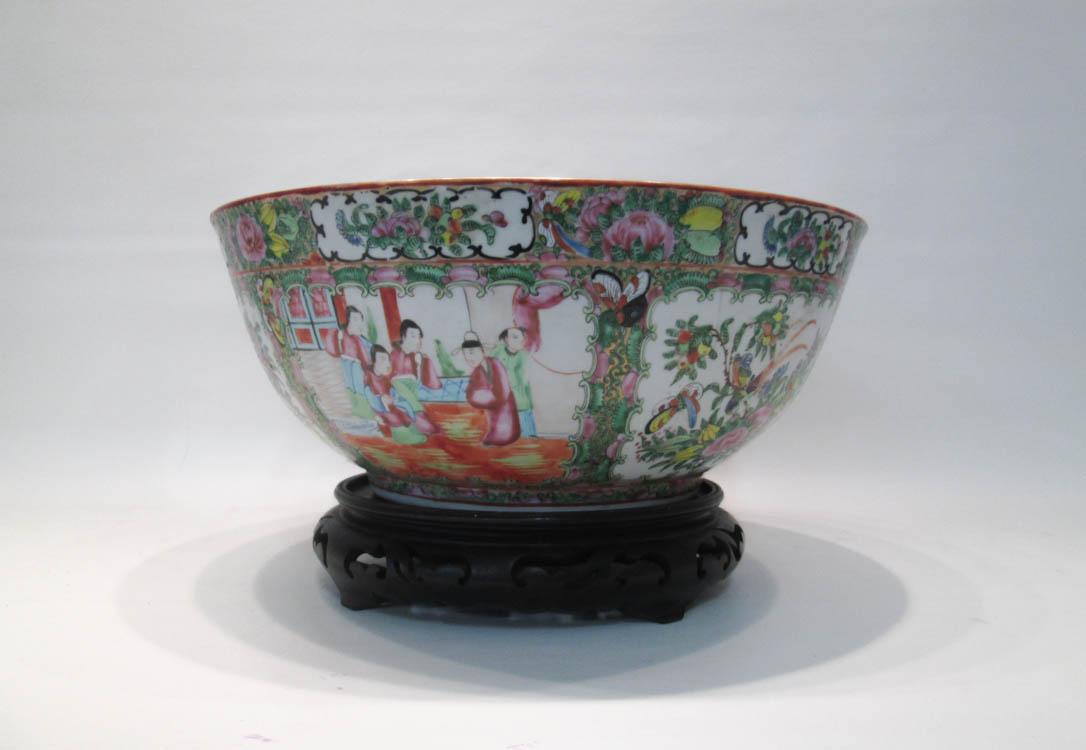 Appraisal: A CHINESE EXPORT FAMILLE ROSE CANTON PORCELAIN BOWL the interior