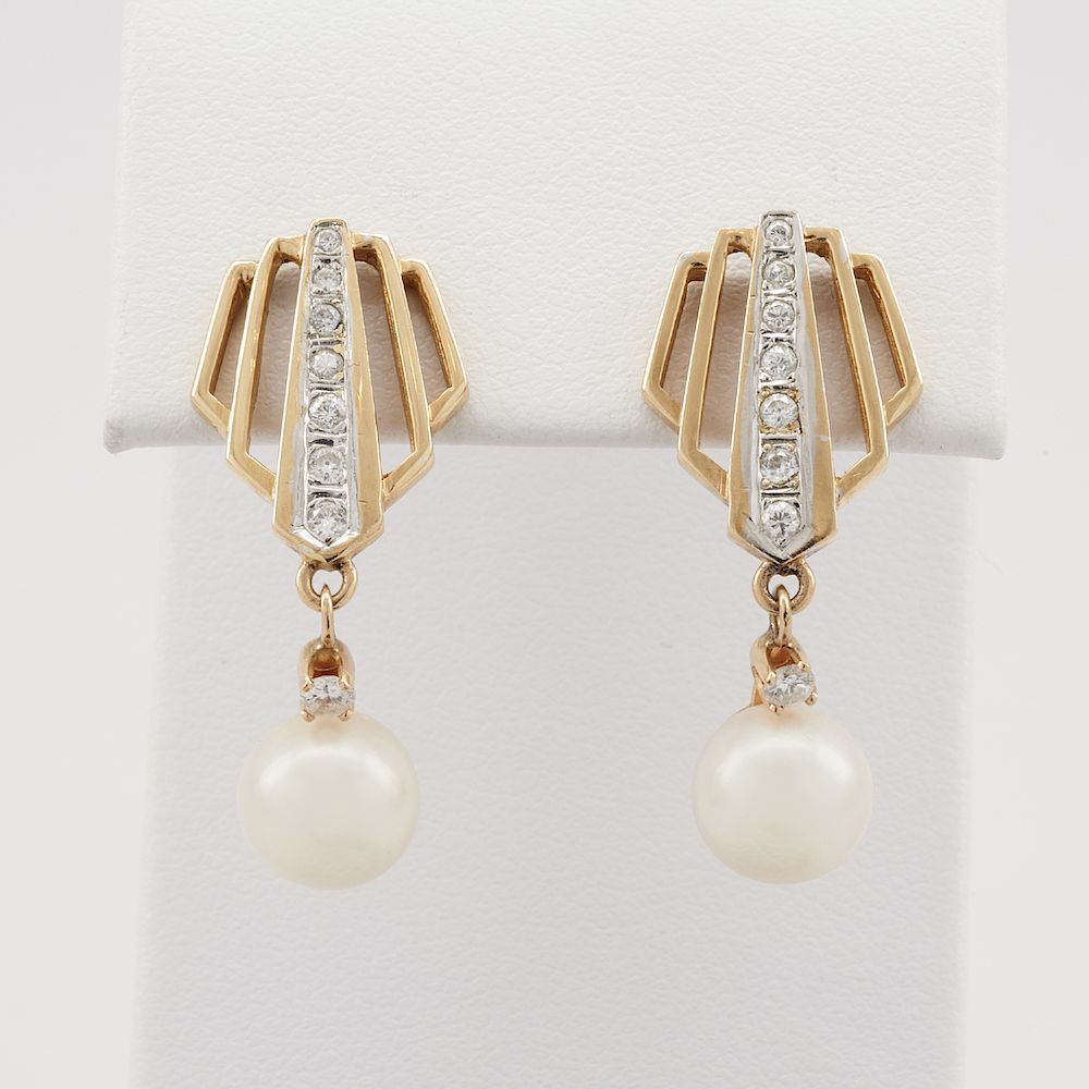 Appraisal: k Yellow gold pearl diamond Art Deco style earrings k