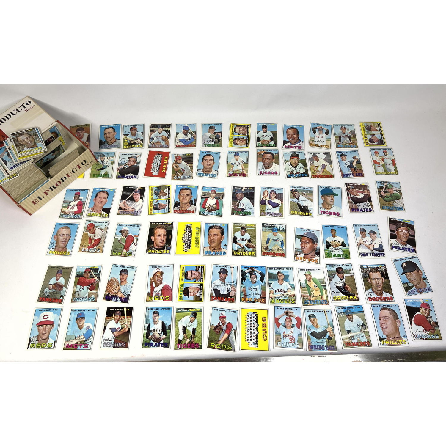 Appraisal: Topps baseball cards approx Phillies Ken Johnson etc with cigar