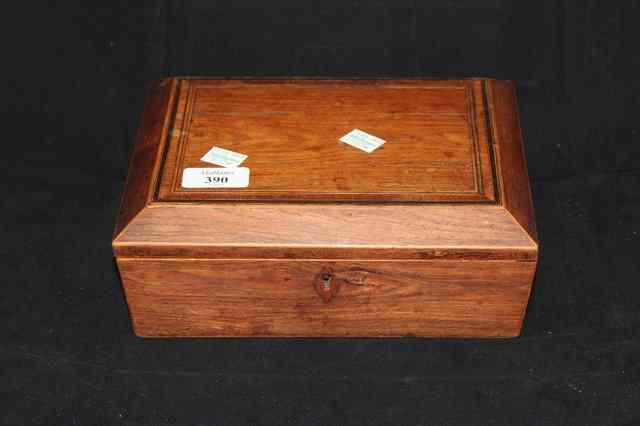 Appraisal: AN EARLY TH CENTURY MAHOGANY CADDY TOPPED BOX the lid