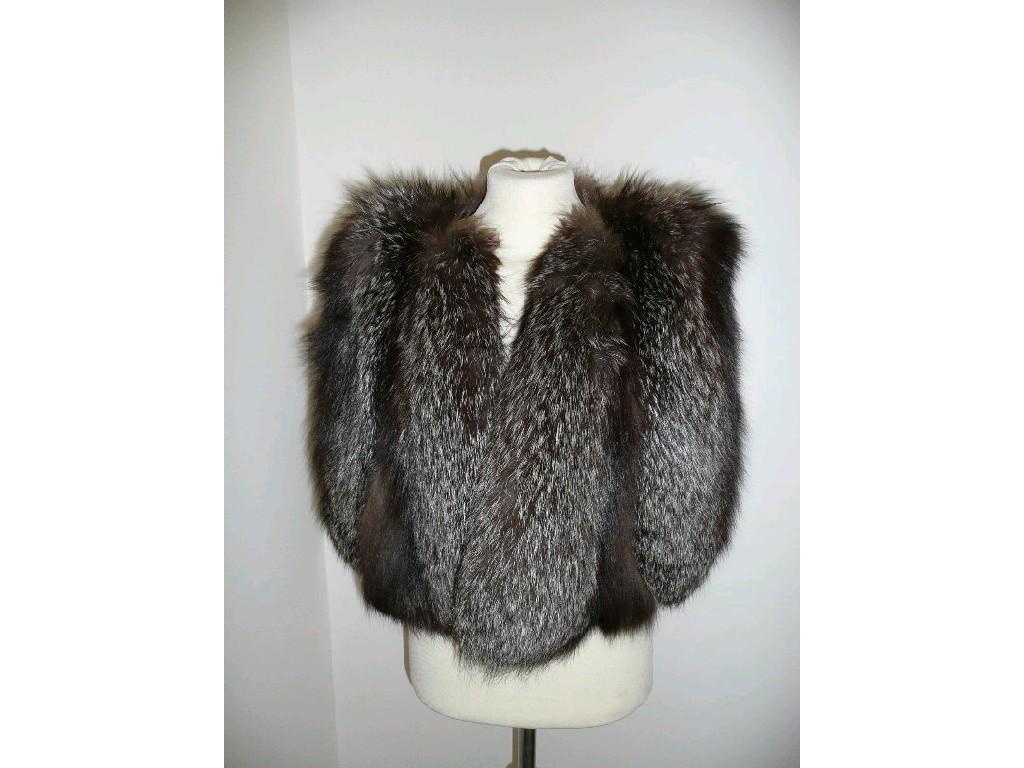 Appraisal: A 's silver fox cape