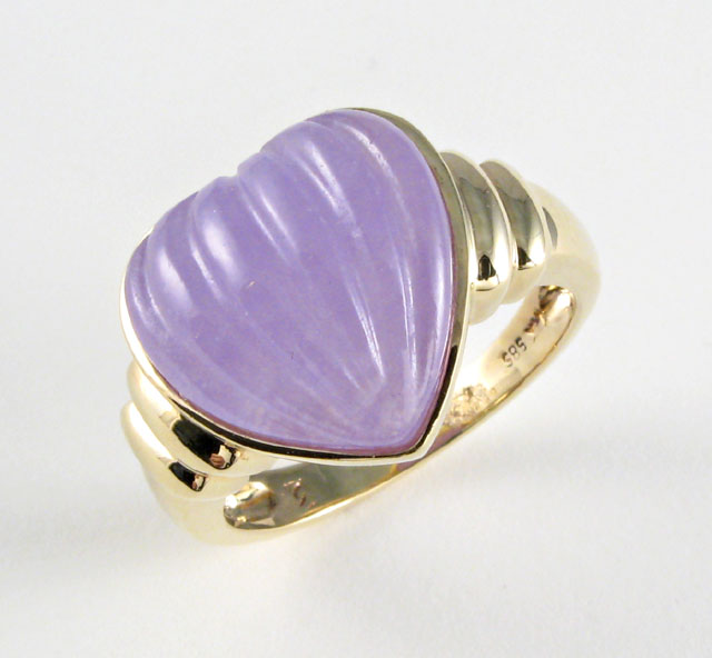 Appraisal: LAVENDER JADE AND YELLOW GOLD RING The k gold ring