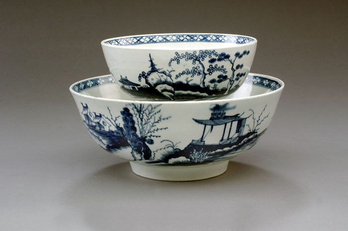 Appraisal: TWO WORCESTER PORCELAIN BLUE AND WHITE BOWLS CIRCA - The