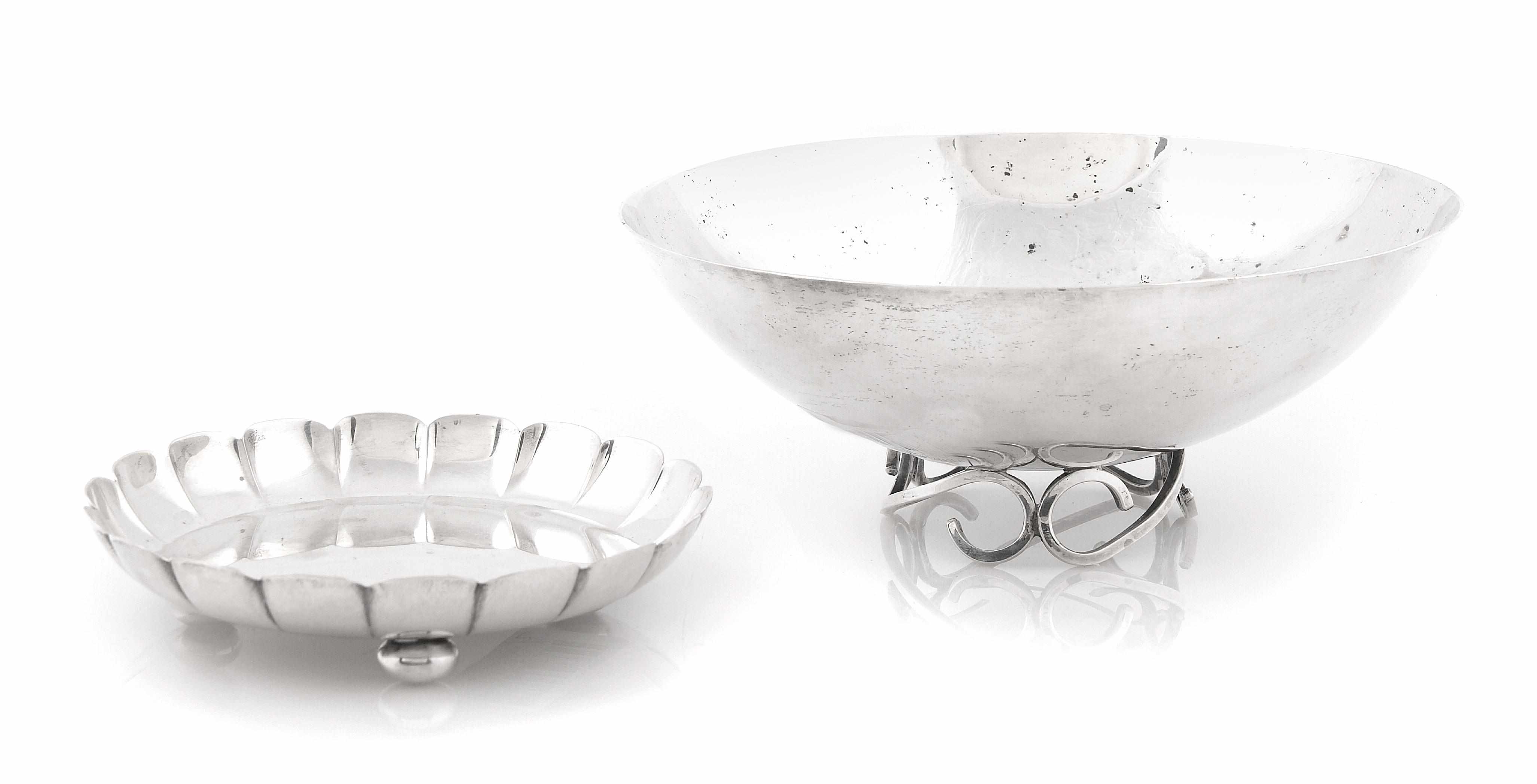 Appraisal: An American sterling silver Modernist footed bowl Alfredo Sciarotta Newport