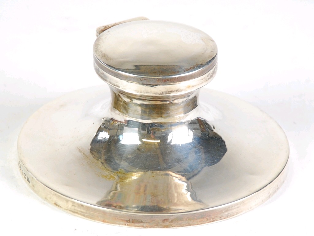 Appraisal: GEORGE V PLAIN SILVER CAPSTAN INKWELL by Elkington and CO