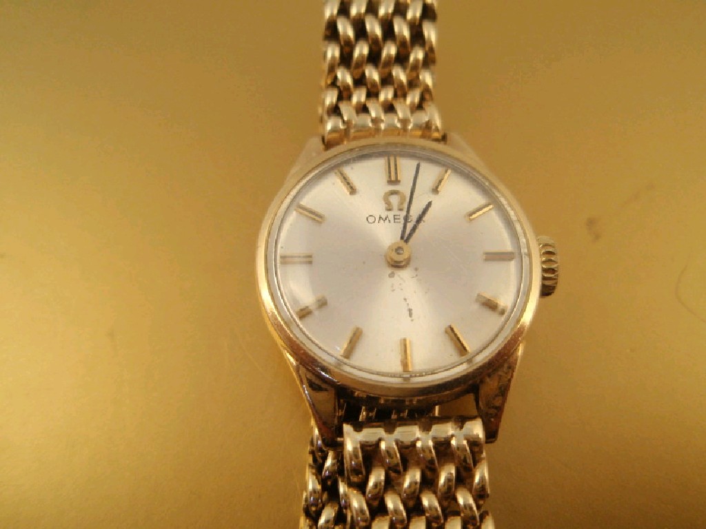 Appraisal: A ladies Omega round faced wristwatch with satin dial gold