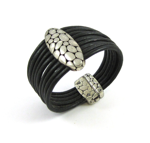 Appraisal: JOHN HARDY SILVER KALI COLLECTION BRACELET with sterling silver and