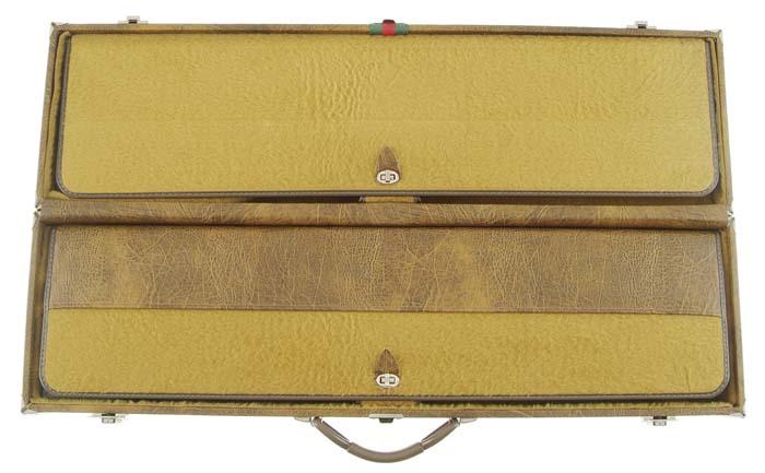 Appraisal: GUN HO -BBL GUN CASE Made of brown vinyl with