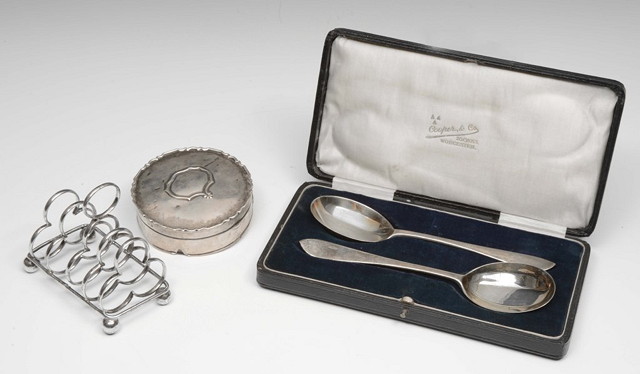 Appraisal: A PAIR OF SILVER FRUIT SPOONS with gilt bowls London