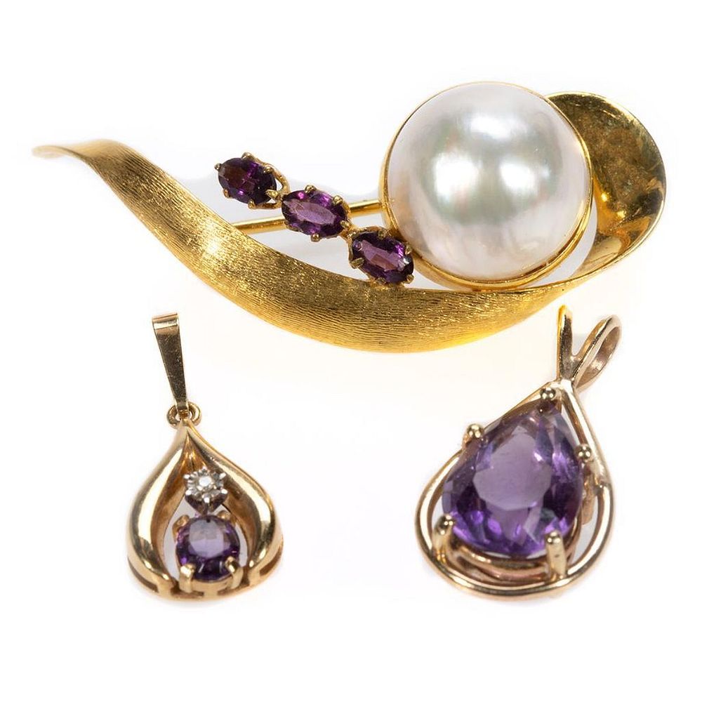 Appraisal: Mabe cultured pearl diamond amethyst k jewelry comprising a brooch