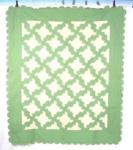 Appraisal: VINTAGE DRUNKARDS PATH QUILT Hand quilted green on cream approx