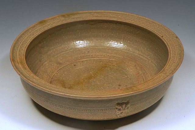 Appraisal: A CHINESE CELADON LARGE BOWL with incised decoration cm Jin