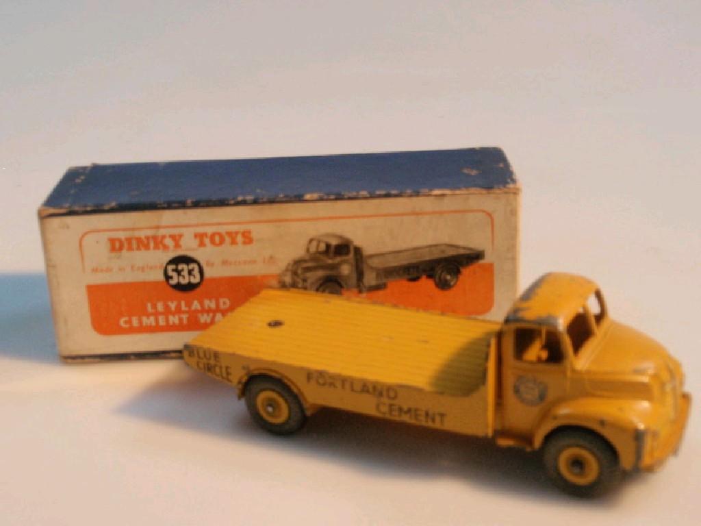 Appraisal: A boxed Dinky Leyland cement wagon no