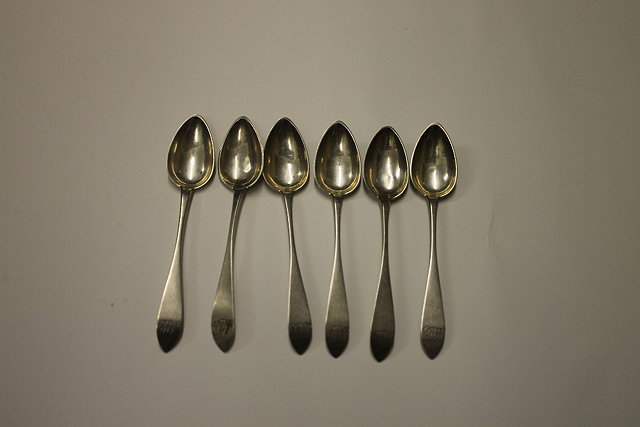 Appraisal: A SET OF SIX SCOTTISH SILVER TEA SPOONS Perth -