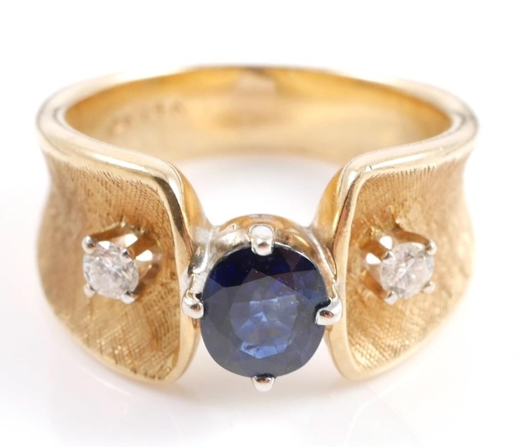 Appraisal: K yellow gold fashion ring contains one oval faceted sapphire