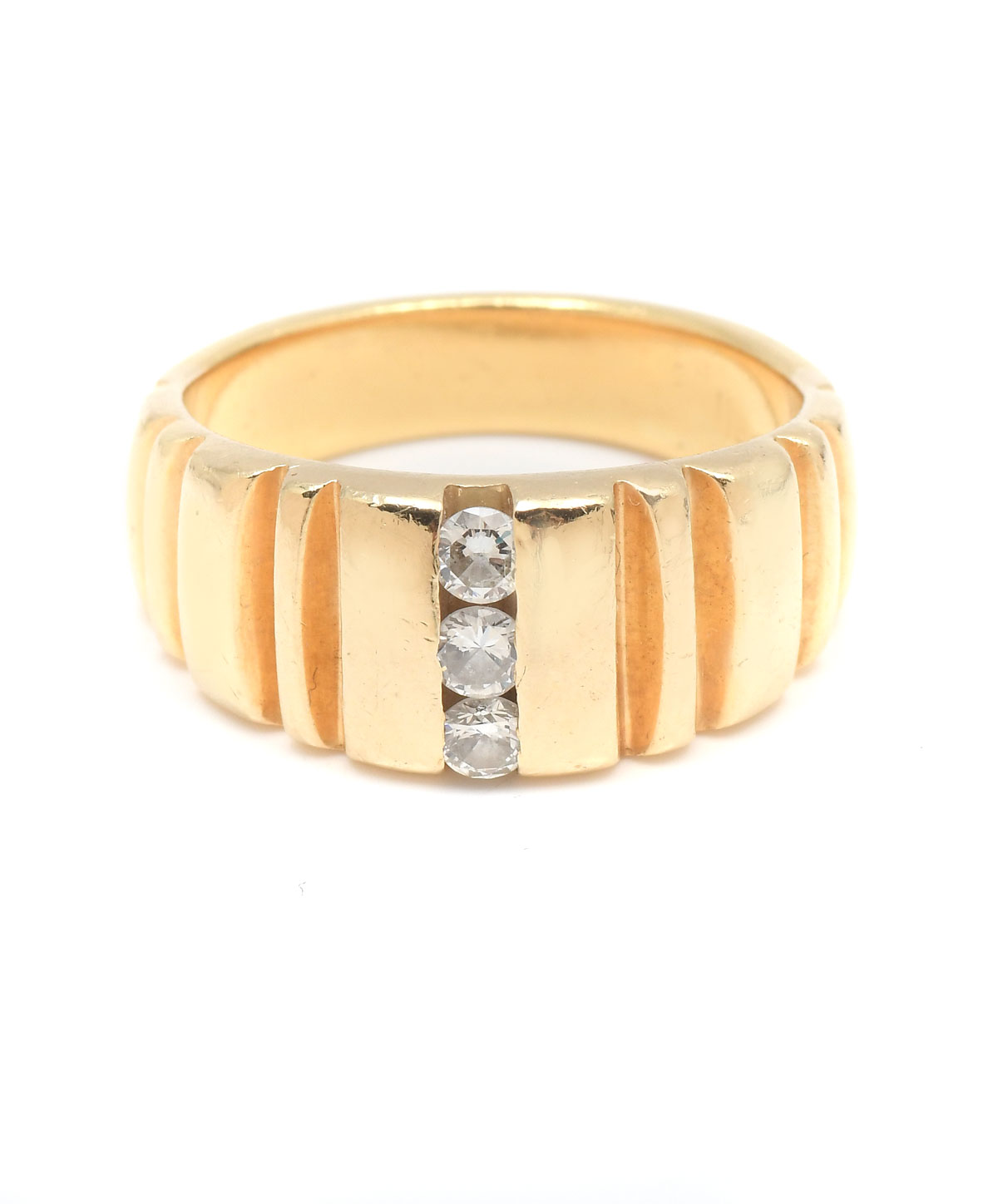 Appraisal: K 'S DIAMOND RING Tapered ribbed K yellow gold tapered