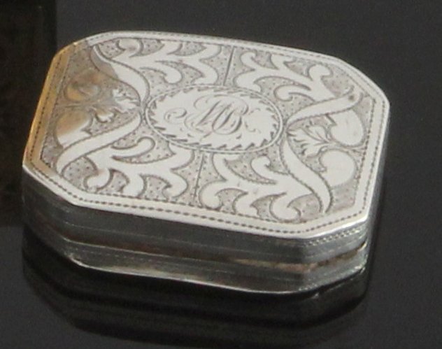 Appraisal: A George III silver vinaigrette Cocks Bettridge Birmingham of canted