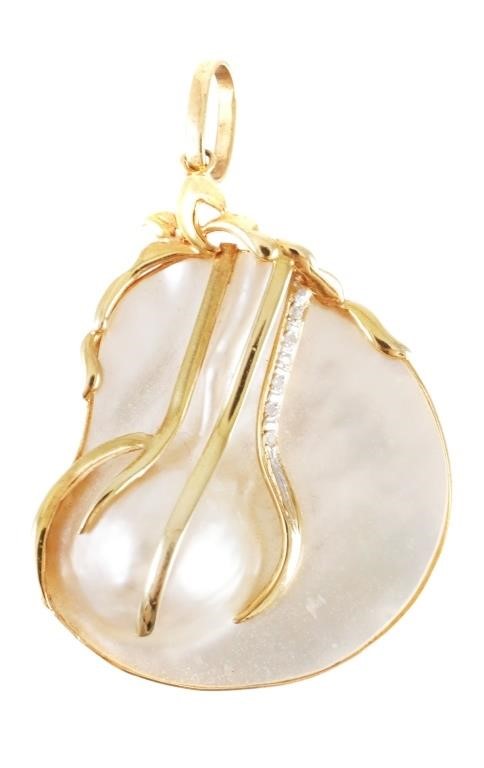 Appraisal: K yellow gold pendant contains one cultured blister pearl round