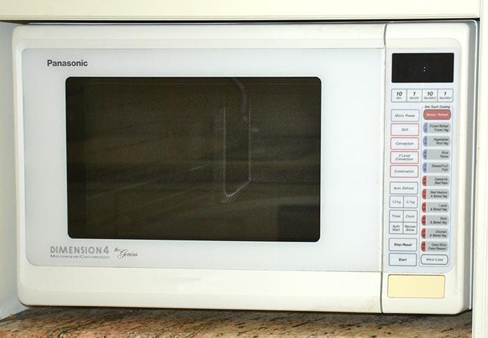 Appraisal: PANASONIC DIMENSION FOUR MICROWAVE OVEN