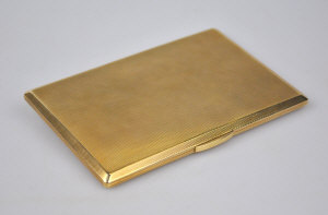 Appraisal: ct yellow gold rectangular engine turned cigaratte case with inscription