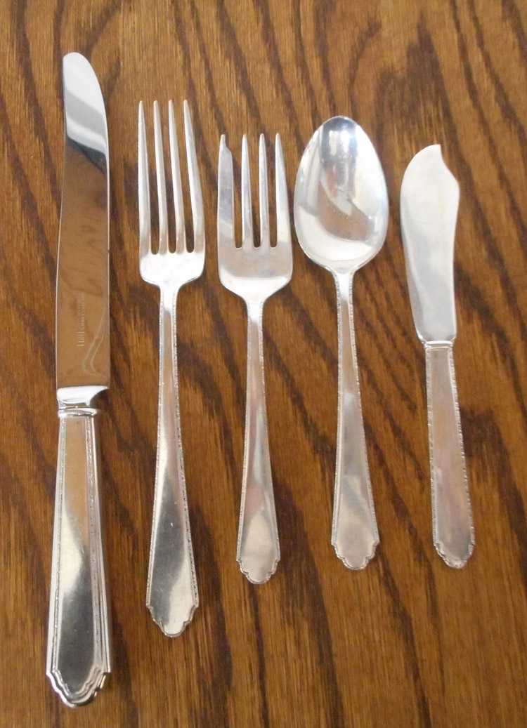 Appraisal: LUNT WILLIAM MARY STERLING SILVER FLATWARE SET forty piece service