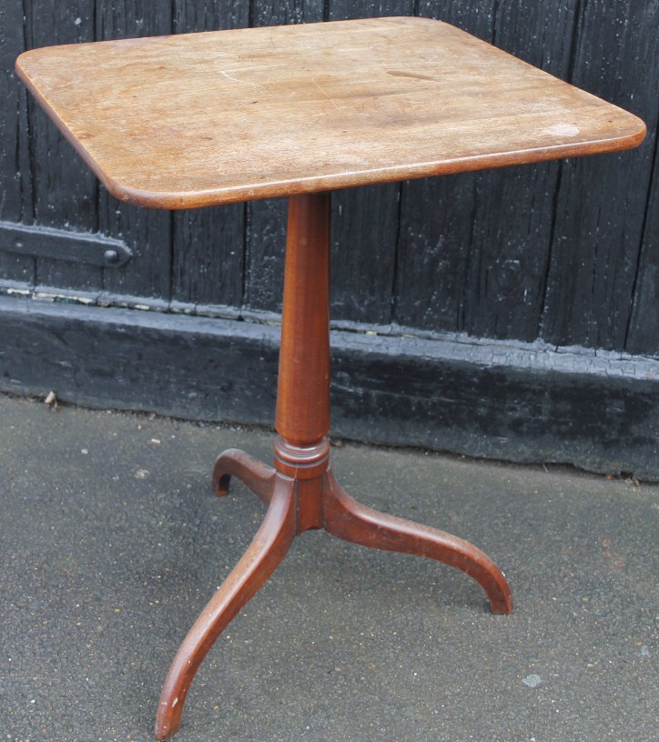 Appraisal: An early thC mahogany occasional table the rounded top raised