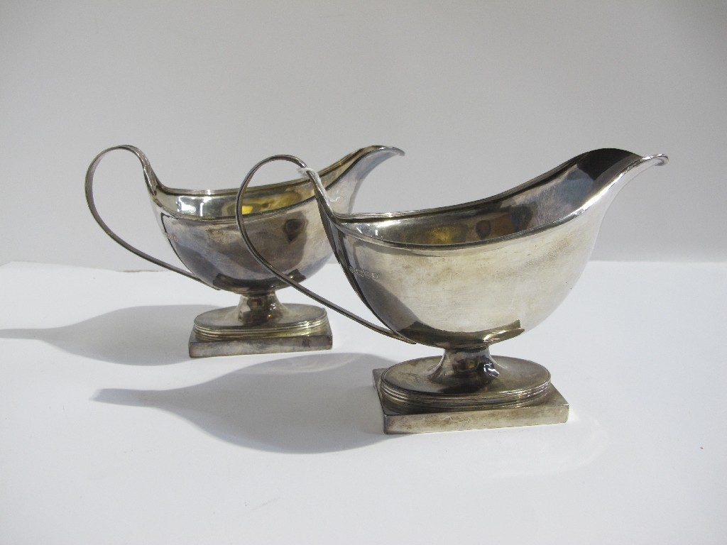 Appraisal: A pair of silver sauceboats Chester