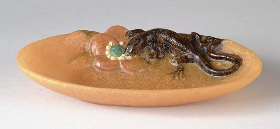 Appraisal: A WALTER PATE-DE-VERRE LIZARD TRAY Outstanding A Walter lizard tray