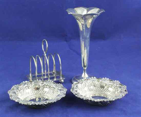 Appraisal: A pair of late Victorian repousse silver bonbon dishes Fenton