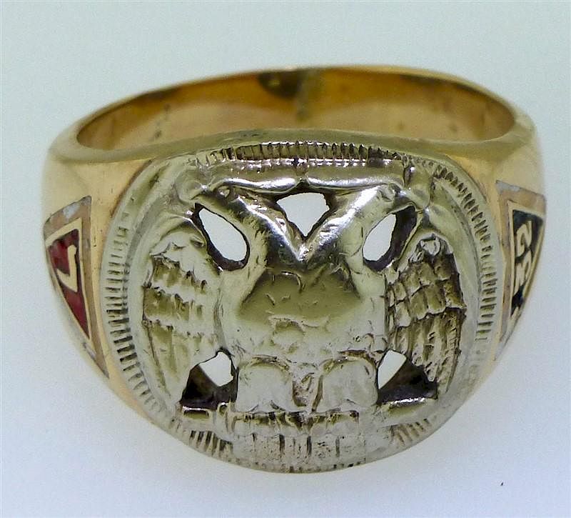 Appraisal: KT GOLD MASONIC RING SIZE One gents kt two tone