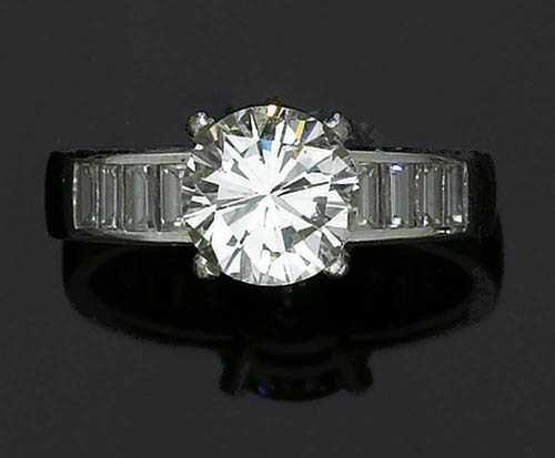 Appraisal: DIAMOND RING White gold Casual-elegant ring set with brilliant-cut diamond