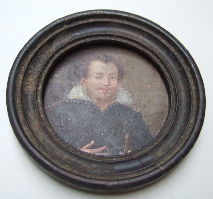 Appraisal: A circular painted on copper portrait miniature of a gentleman