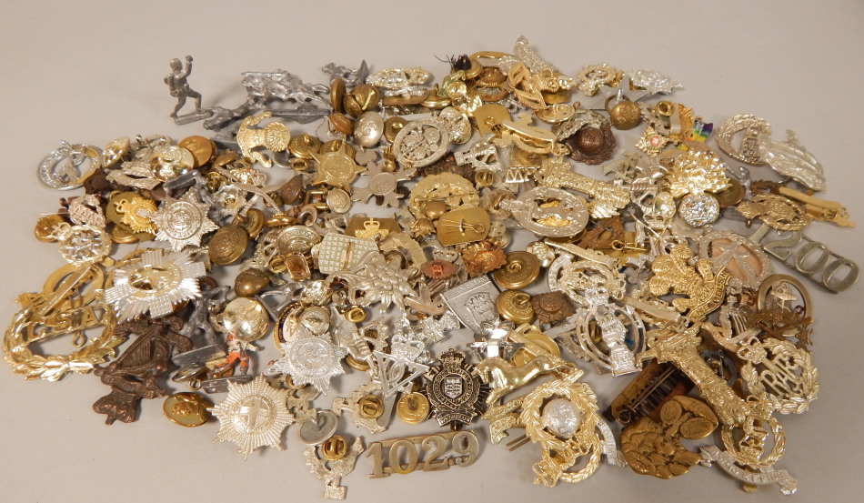 Appraisal: A large quantity of regimental cap badges buttons etc